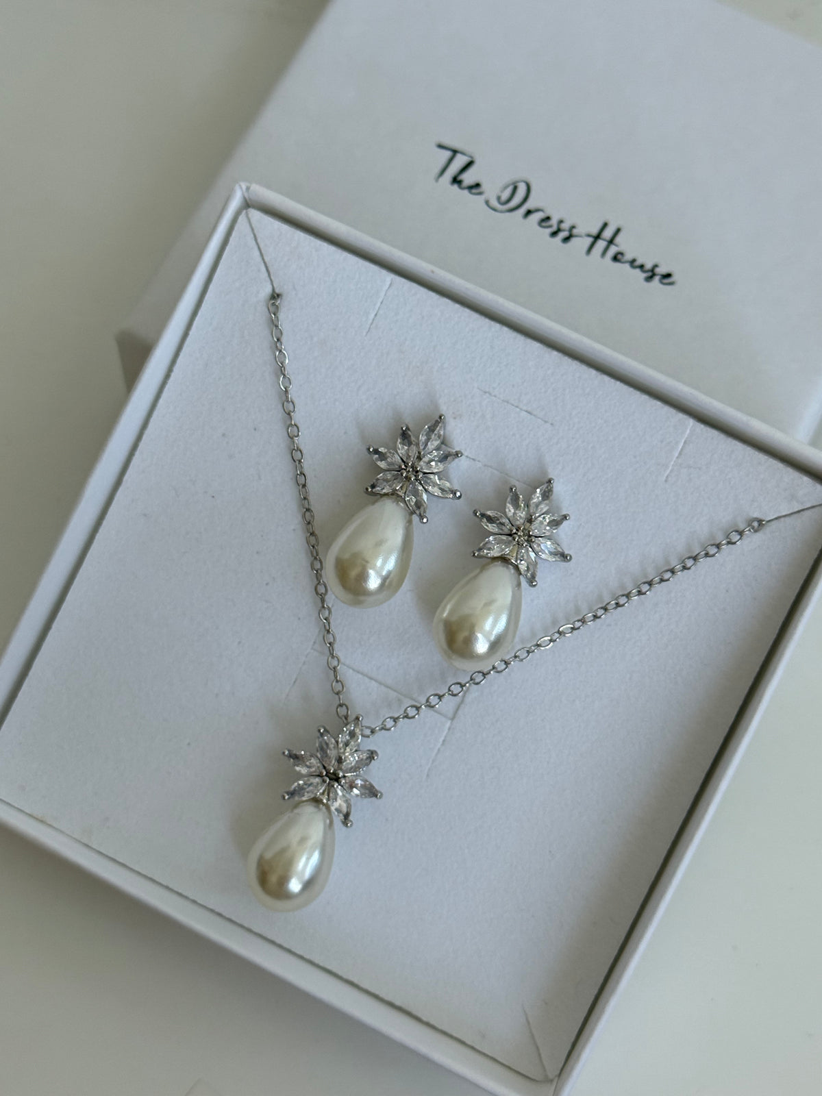 Bella - Silver Pearl Necklace Earring Gift Set