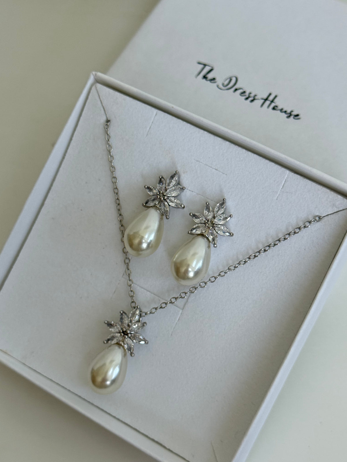 Bella - Silver Pearl Necklace Earring Gift Set