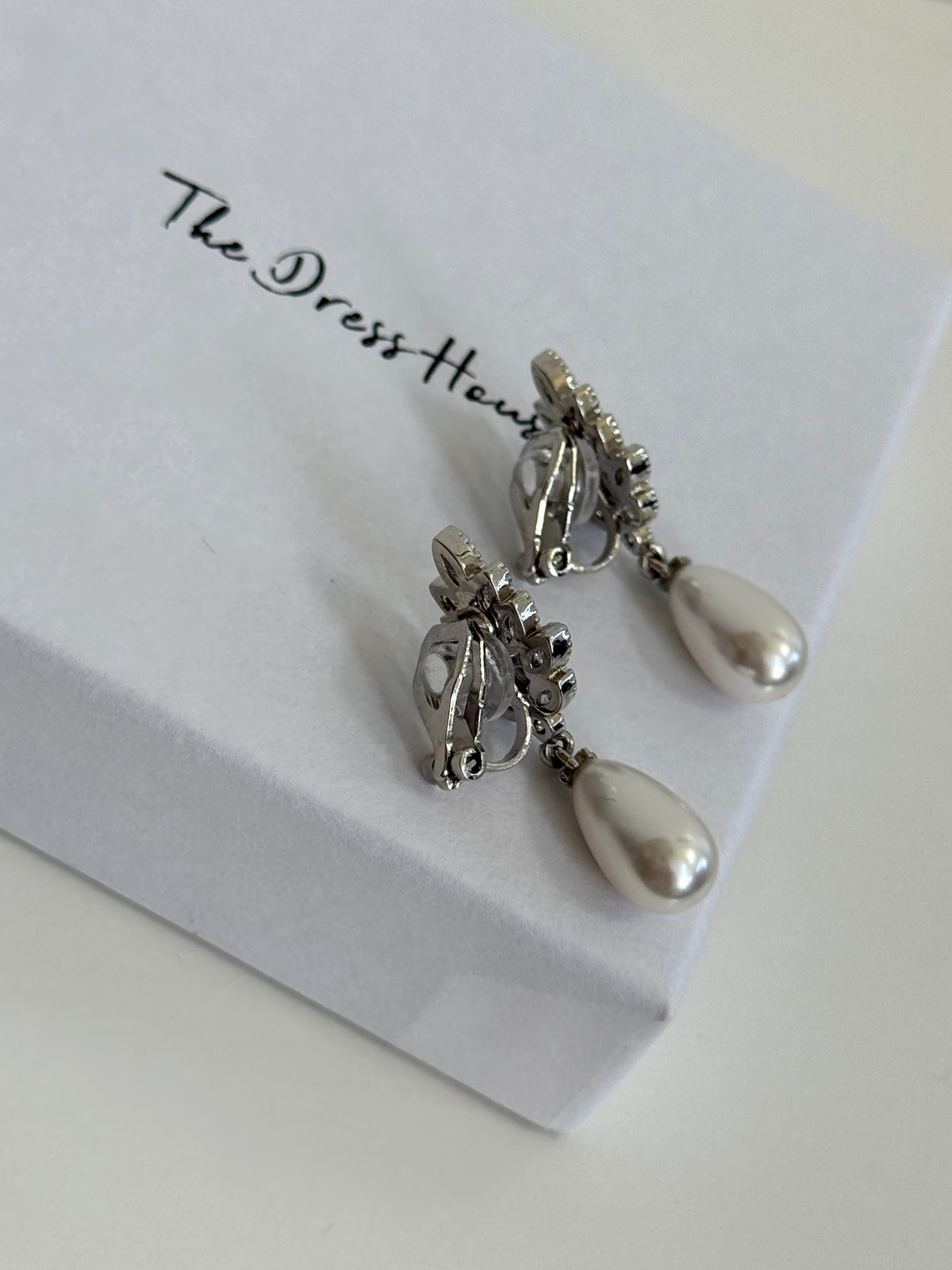 Lily - Clip On Earring Silver Pearl