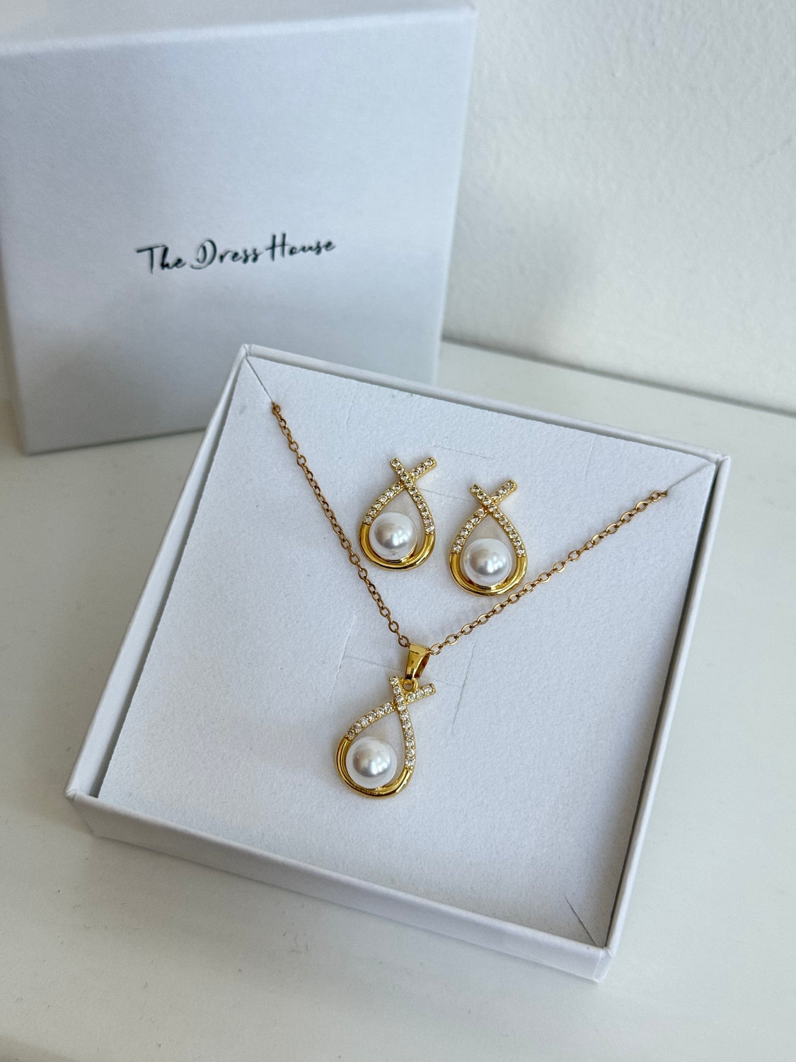 Kirstie - Gold Pearl Necklace Earring Set
