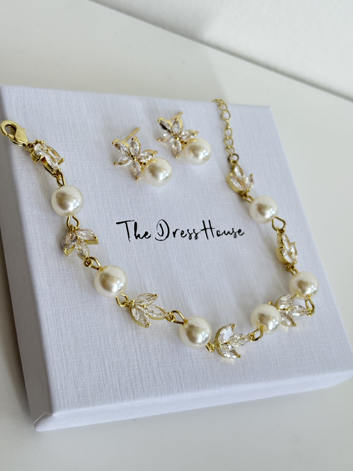 Betty Willow - Gold Pearl Bracelet Earring Set