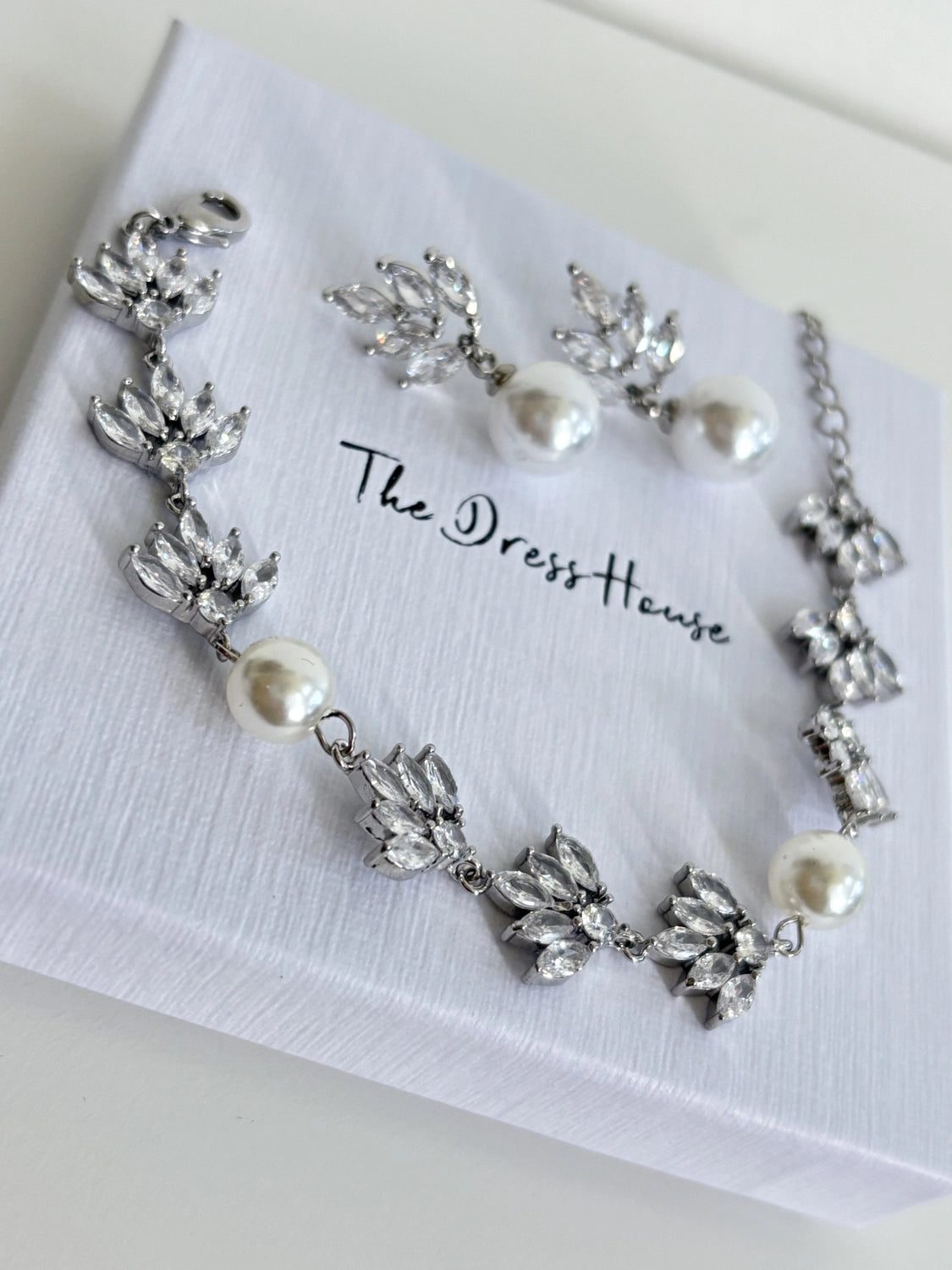 Maisy Diana - Pearl Silver Earring Bracelet Set
