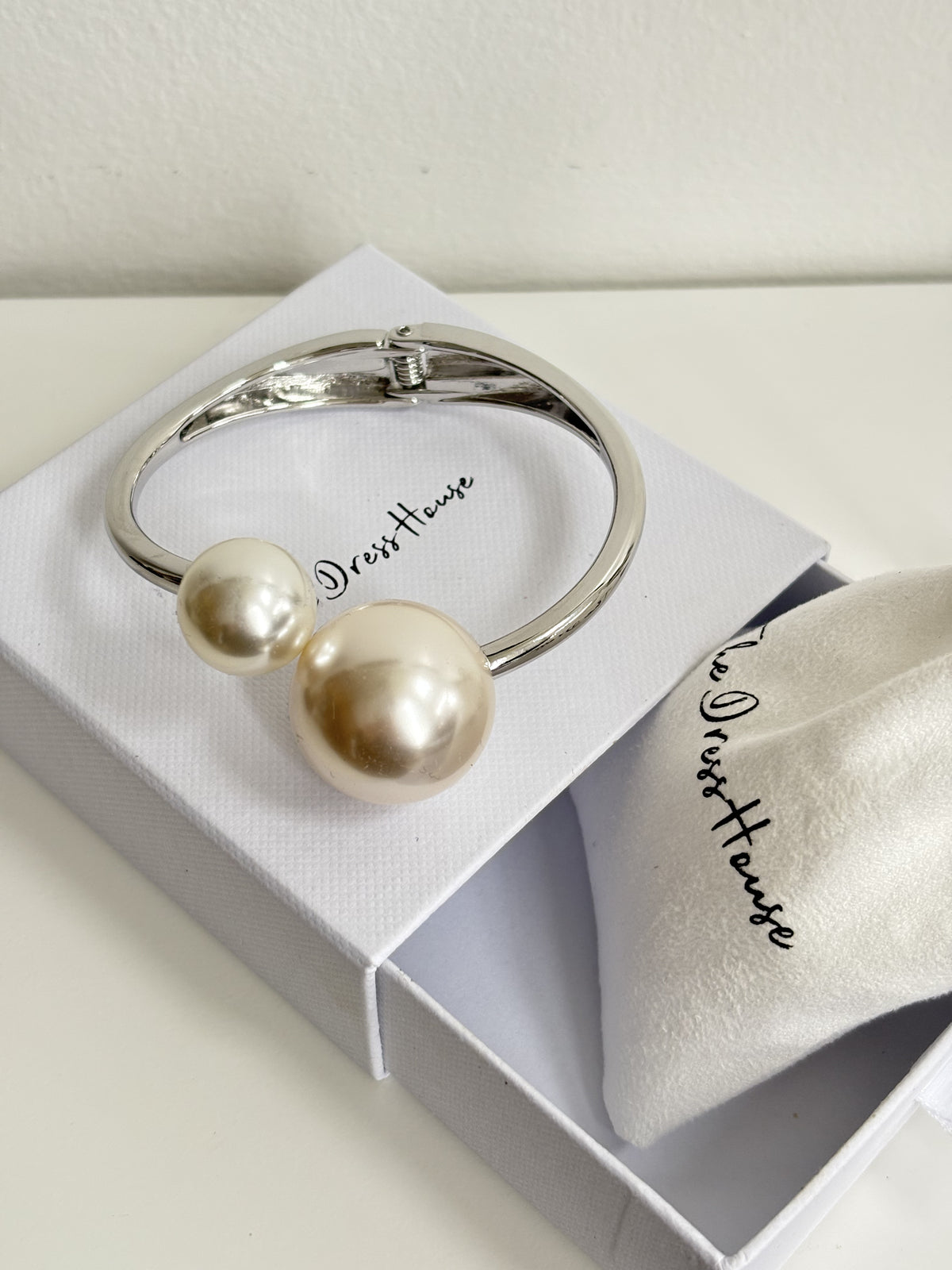 Lisa - Silver Pearl Bangle