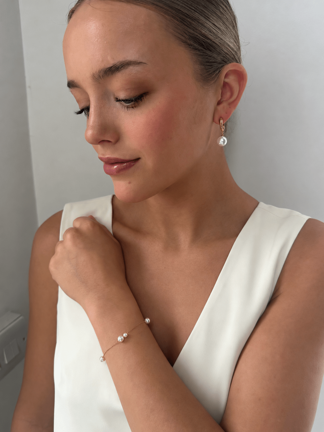 Demi Daisy - Gold Pearl Bracelet Earring Set
