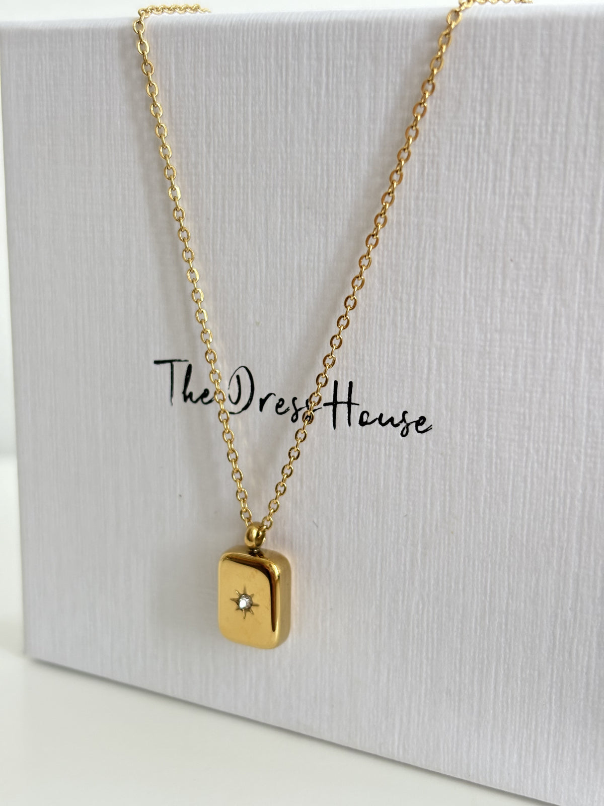 Roxie - Gold Star Pendant Necklace