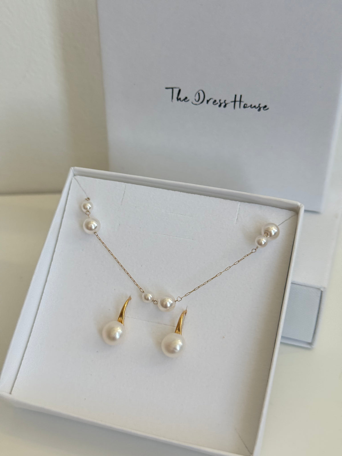 Emily Daisy - Pearl Earring Gold Bracelet Set