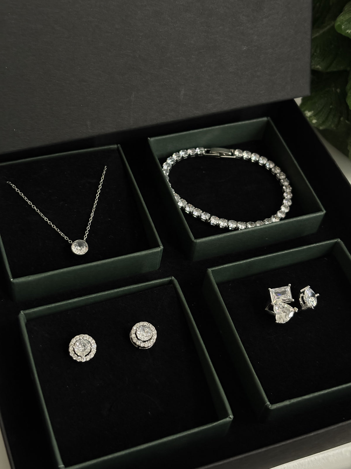 TDH Gift Box 26 - Silver Ring Bracelet Necklace Earring