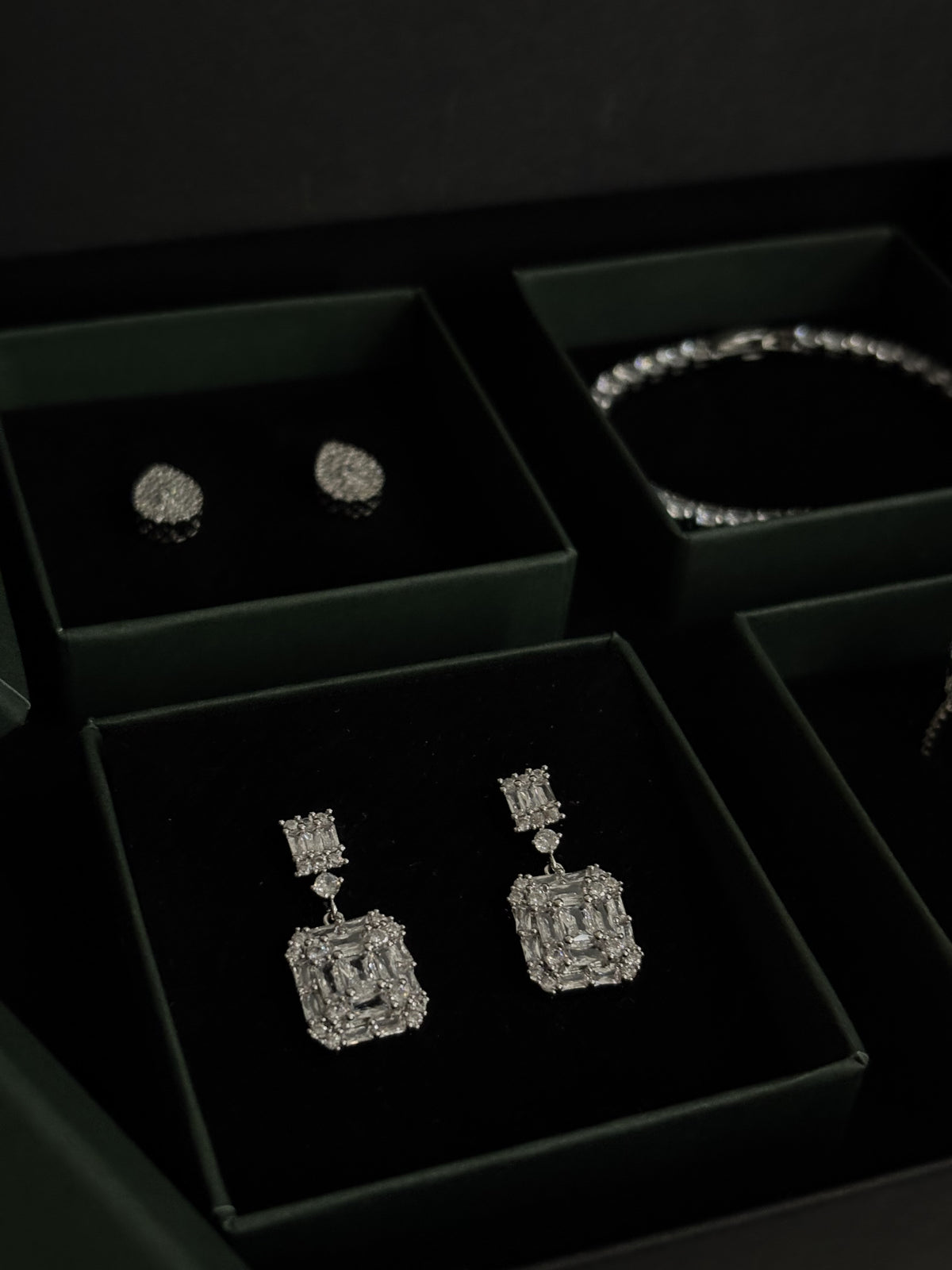 TDH Gift Box 28 - Silver Earring Bracelet Ring